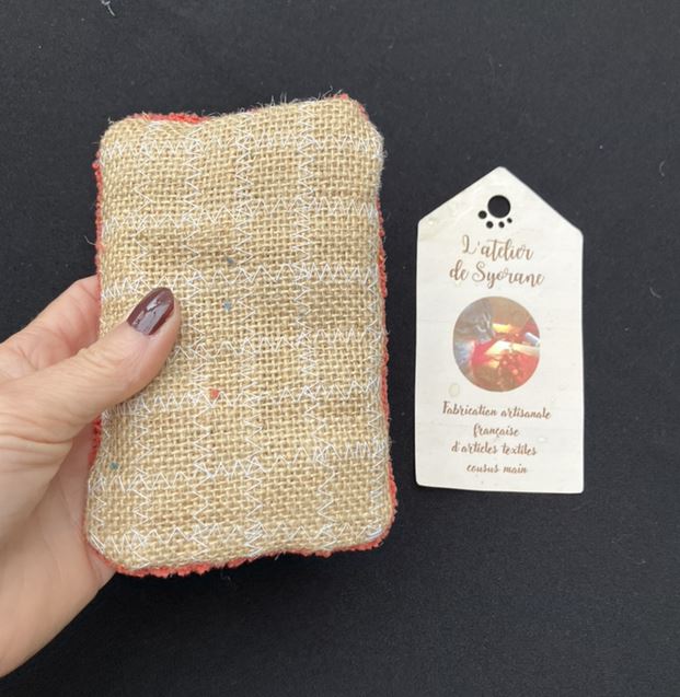 Eponge avec gratte en toile de jute