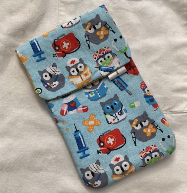 Pochette aimantée pour soignant