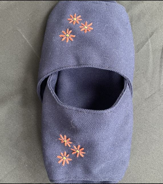 Pantoufles brodées à la main