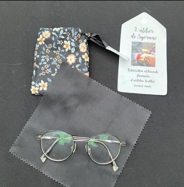 Pochette avec lingette pour lunettes