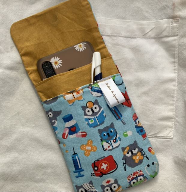Pochette aimantée pour soignant
