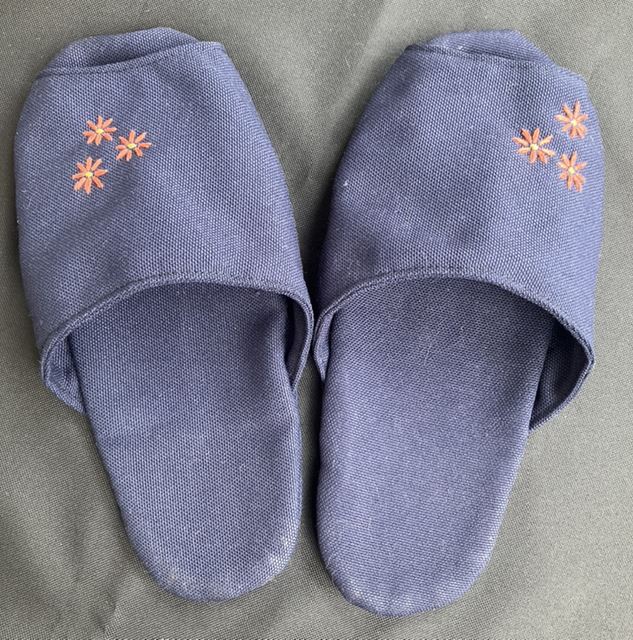 Pantoufles brodées à la main