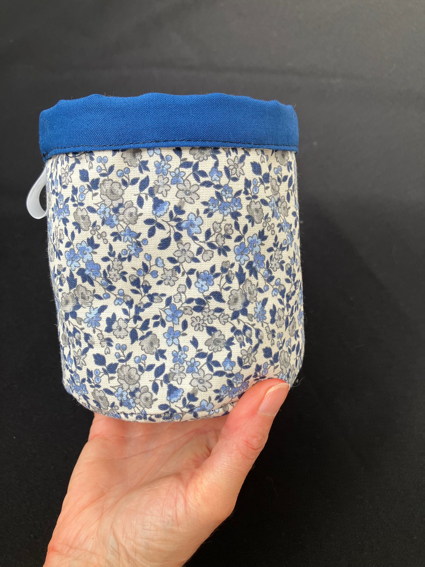 Panier de 10 lingettes magiques démaquillantes à l’eau