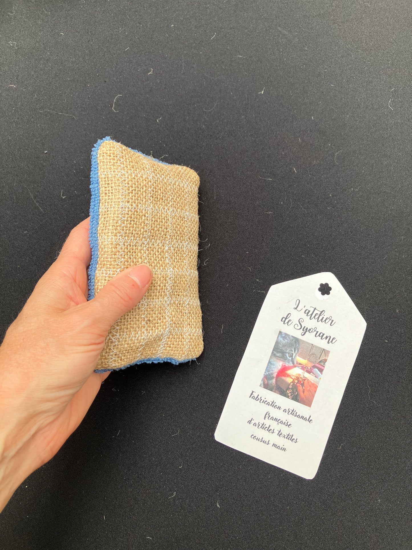 Eponge avec gratte en toile de jute