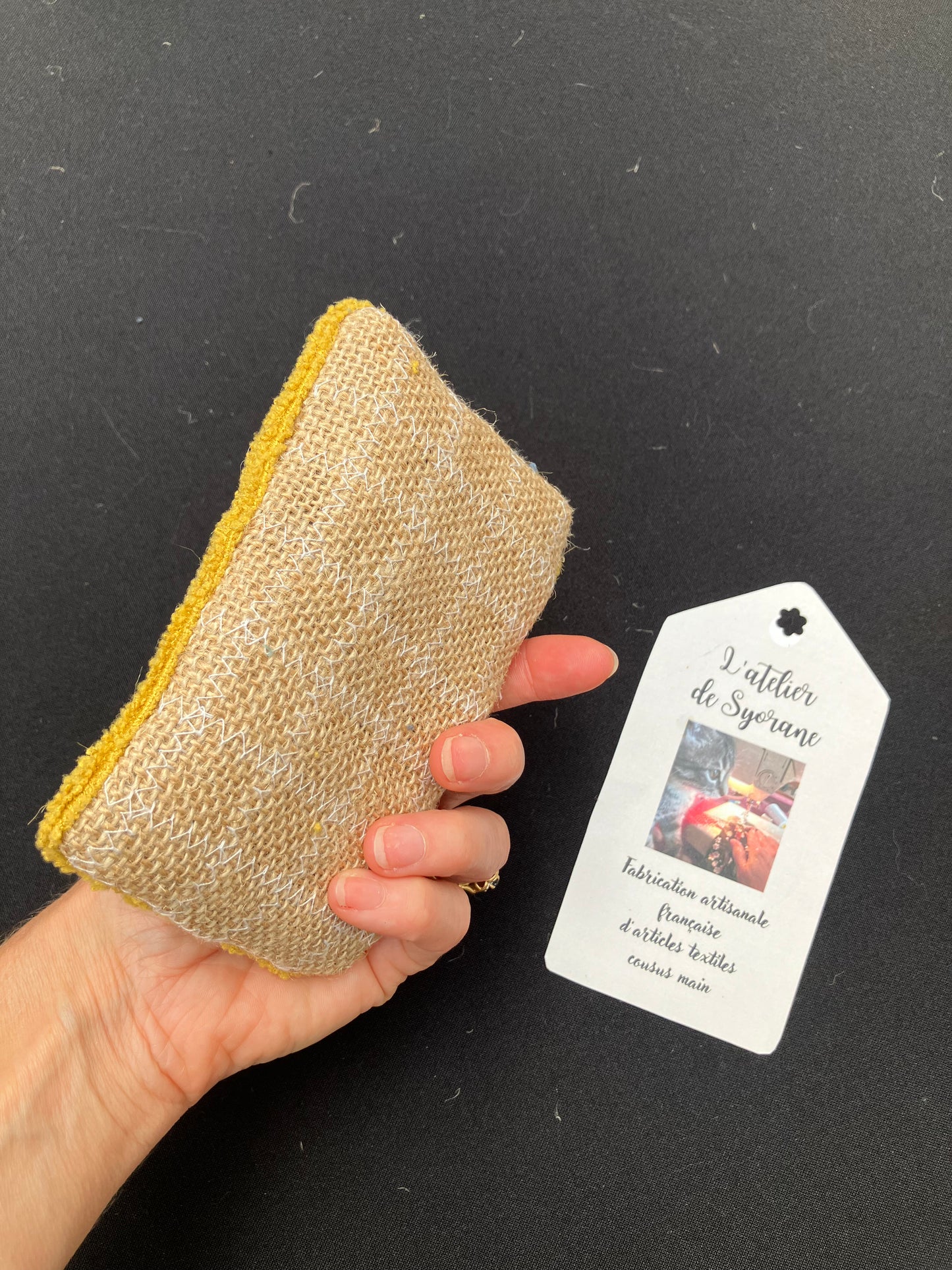 Eponge avec gratte en toile de jute